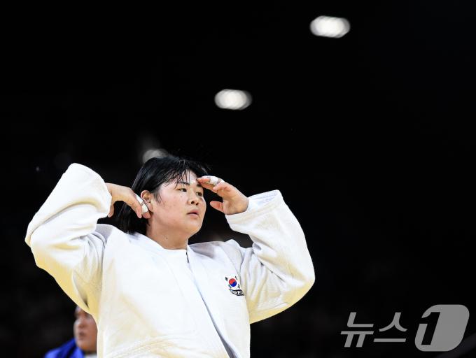 대한민국 유도대표팀 김하윤 선수가 2일 오후 (한국시간) 프랑스 파리 샹 드 마르스 아레나에서 진행된 파리올림픽 유도 여자 +78kg 토너먼트 16강 도미니카 공화국의 모이라 모리요 선수와의 경기를 승리한 후 경기장을 나서고 있다. 2024.8.2/뉴스1 ⓒ News1 박정호 기자