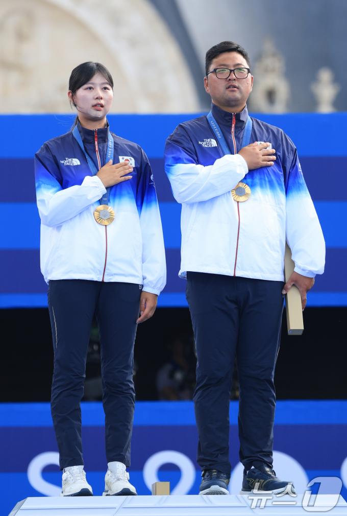 [사진] 김우진·임시현 '금메달의 주인공…대회 2연패 달성'