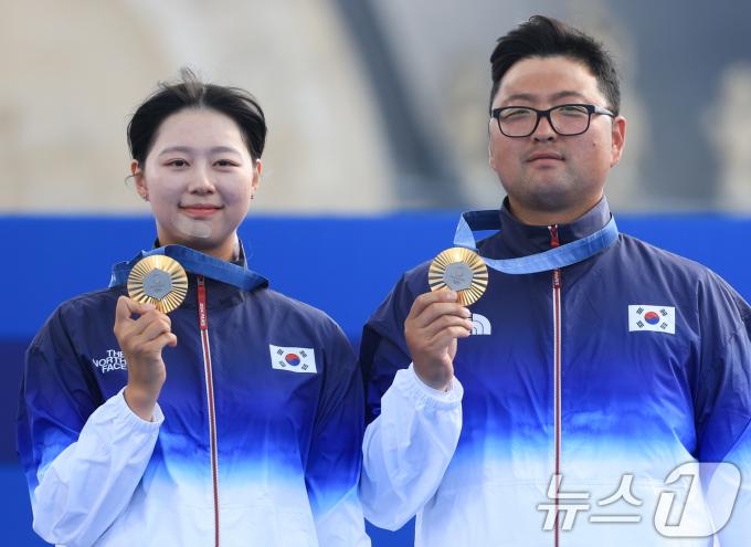 [사진] 김우진·임시현 '나란히 대회 2관왕'