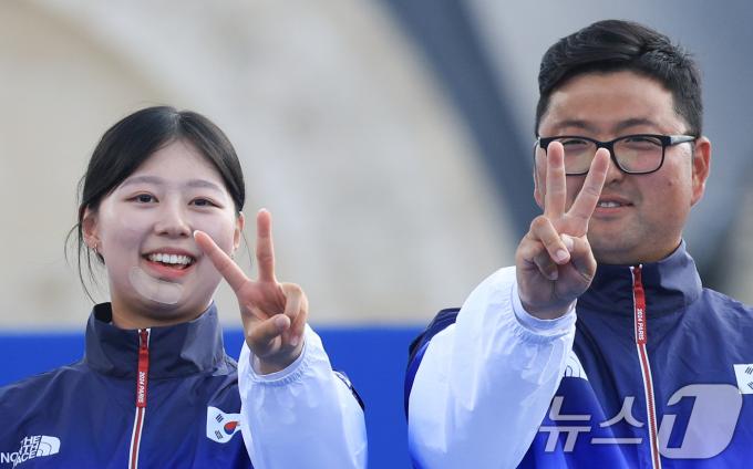 [사진] 김우진·임시현 '행복한 2연패'