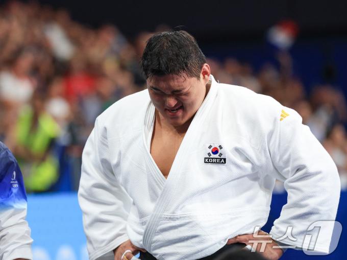 [사진] 경기장 나서는 김민종 '아쉬운 은메달'