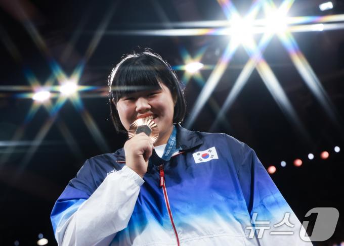 [사진] 미소 짓는 김하윤