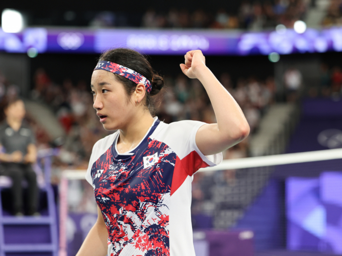 안세영이 3일 오후(한국시각) 프랑스 파리 라 샤펠 아레나에서 열린 야마구치 아카네와의 2024 파리올림픽  배드민턴 여자 단식 8강전에서 승리하며 4강에 진출했다. /사진=뉴스