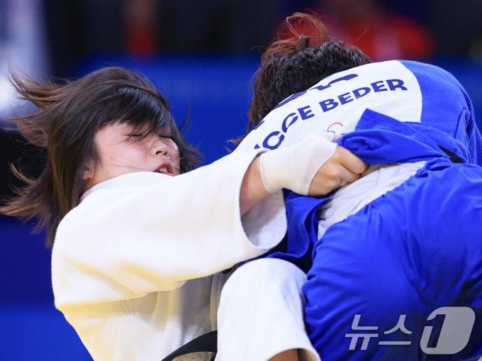 [사진] 허미미 '내가 넘긴다'