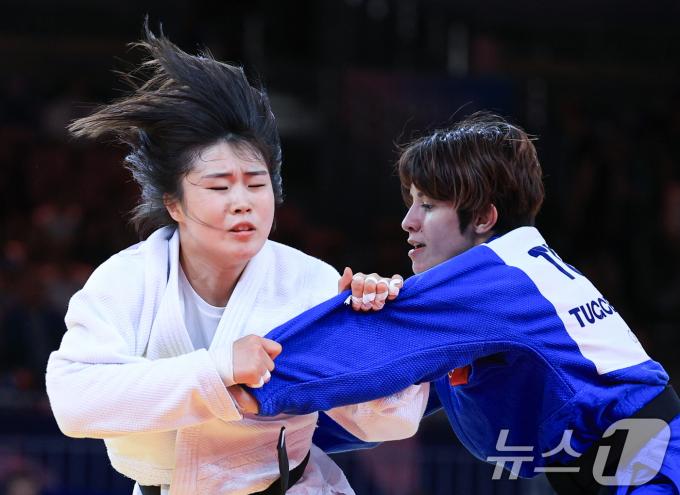 [사진] 빈틈 찾는 허미미