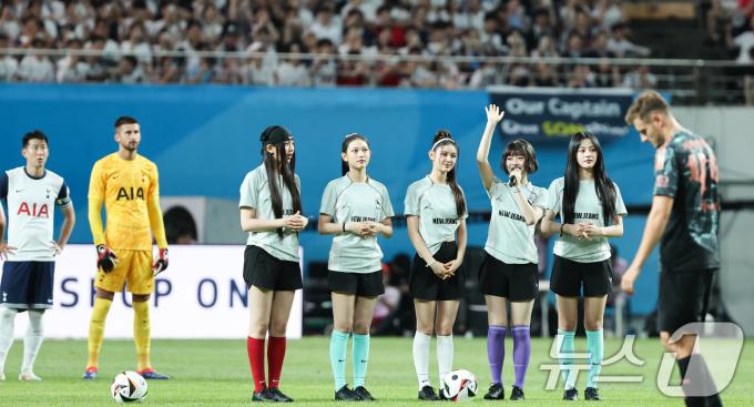 [사진] '팬들에게 인사하는 뉴진스 하니’