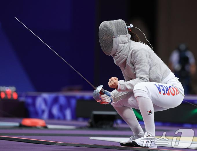 [사진] 기뻐하는 윤지수