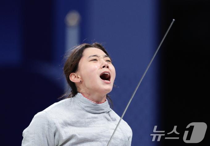 [사진] 윤지수 '득점 환호'