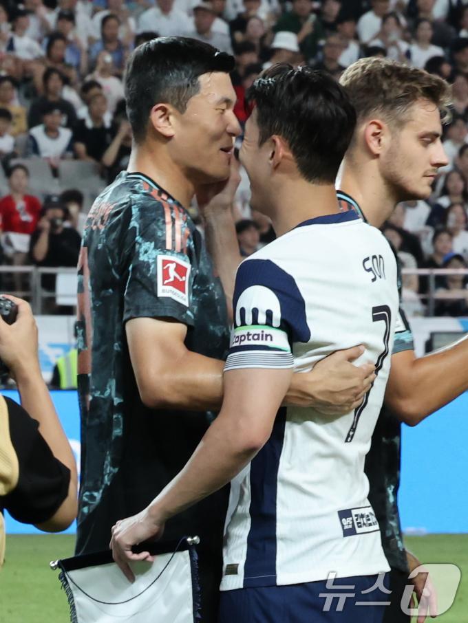 [사진] 김민재가 귀여운 손흥민
