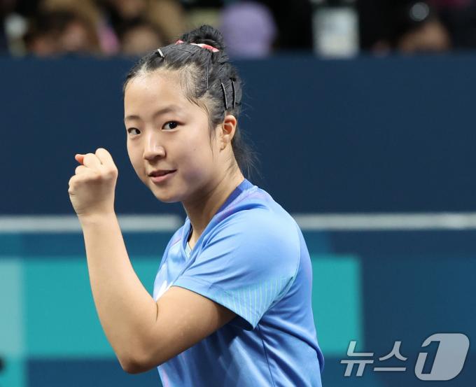 [사진] 주먹 쥔 신유빈