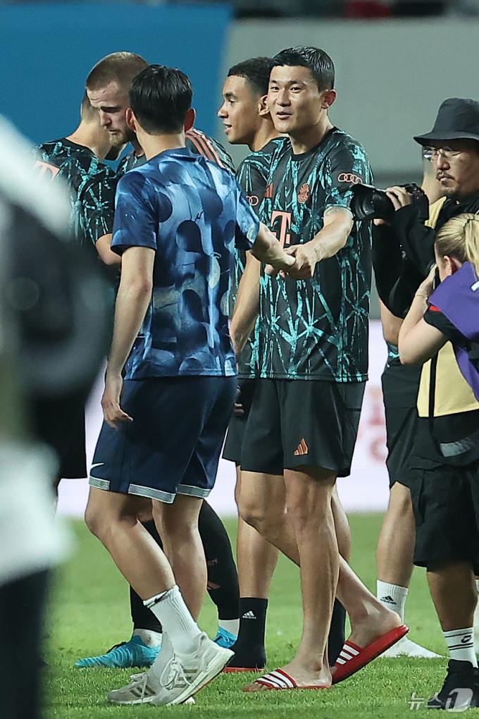 [사진] 손흥민과 석별의 정 나누는 김민재