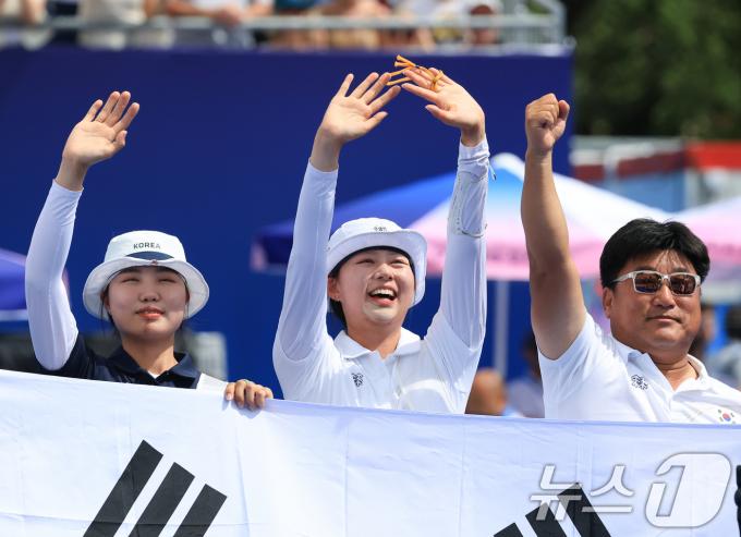 [사진] 기뻐하는 임시현 '3관왕의 기쁨'