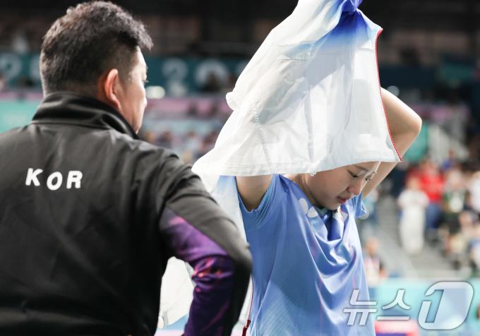 [사진] 메달 확보 실패한 신유빈