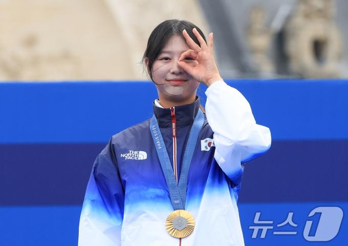 [사진] 3관왕 세리머니 하는 임시현