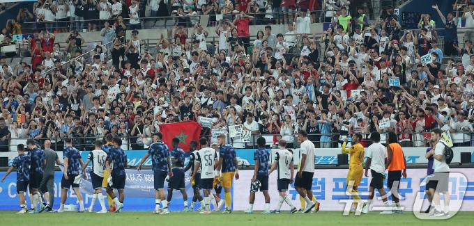 [사진] 한국 일정 마친 토트넘 '사랑해요 코리아!'