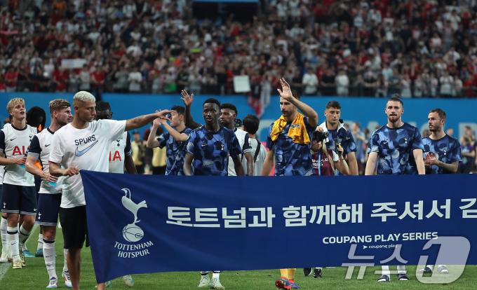 [사진] 토트넘 홋스퍼, 한국팬들 다음에 또 만나요!