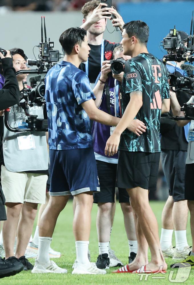 [사진] 포옹하는 손흥민·김민재