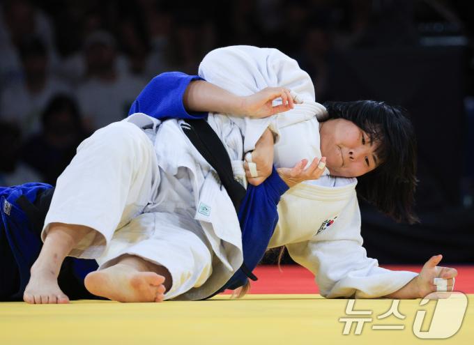 [사진] 김하윤 '절반 획득의 순간'