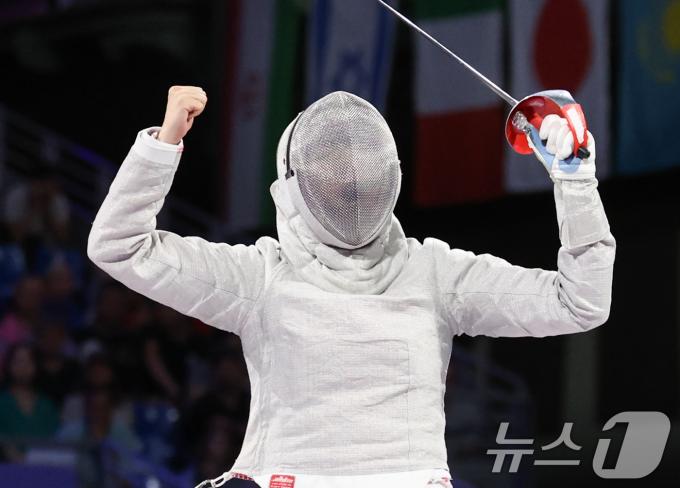 [사진] 주먹 불끈 쥔 전하영