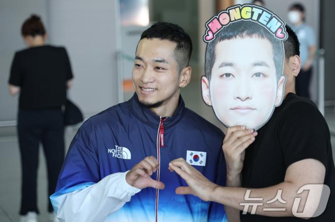[사진] 홍텐 '파리 올림픽 출격'