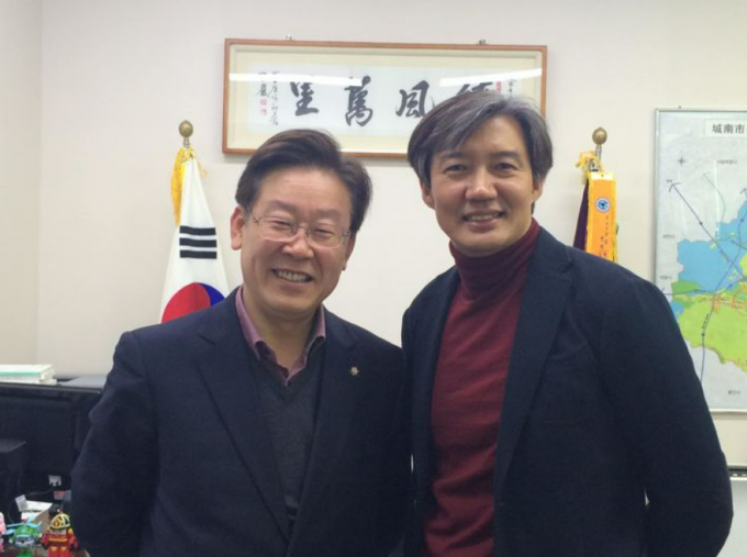 조국 조국혁신당 대표가 이재명 더불어민주당 당 대표 후보와 10년전 찍은 사진을 공개했다. /사진=조국 페이스북