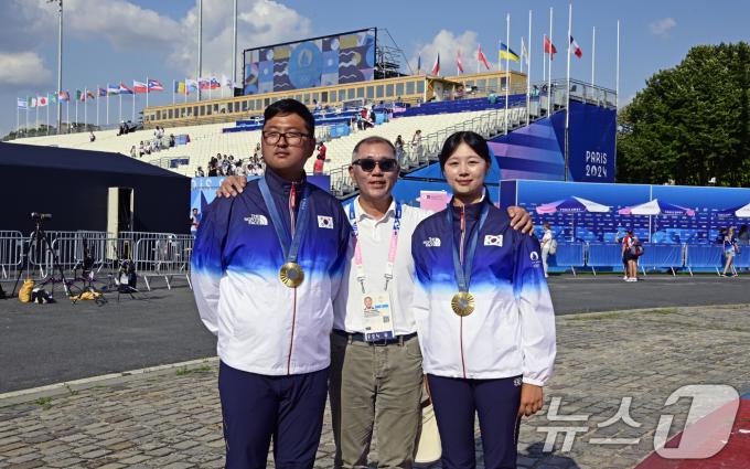 [사진] 정의선 회장, 김우진·임시현 선수와 함께