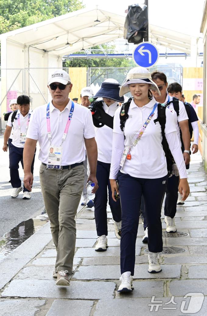 [사진] 임시현 선수 격려하는 정의선 회장
