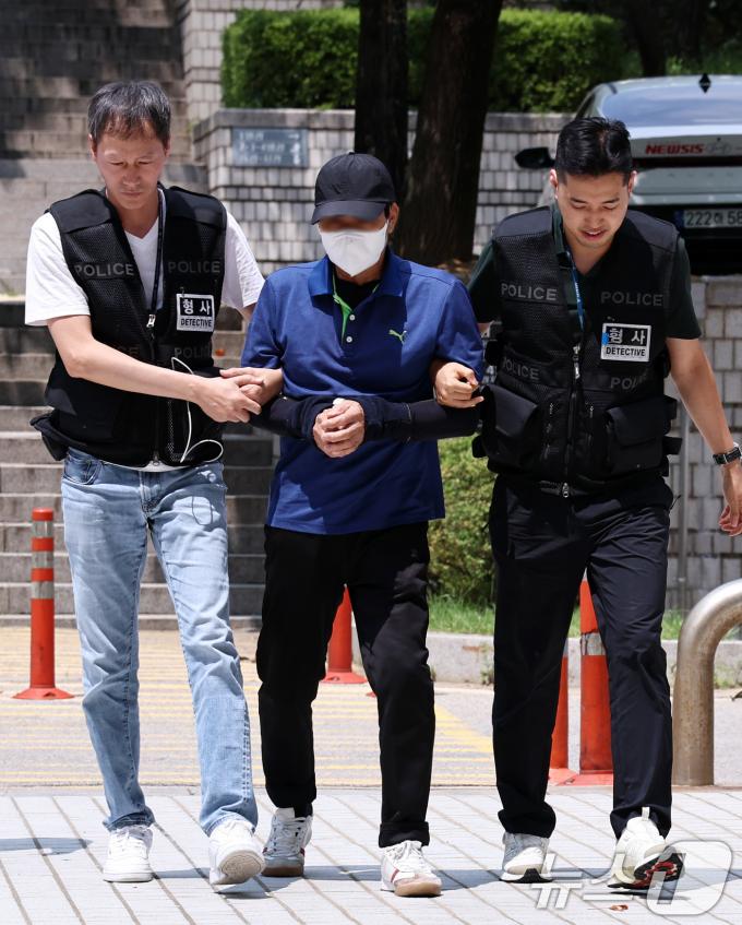 [사진] 숭례문 청소노동자 살인 피의자, 구속영장 심사 출석