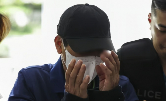 사진은 4일 서울 서초구 서울중앙지방법원에서 열린 영장실질심사(구속 전 피의자 심문)에 출석한 숭례문 청소노동자 살인 용의자 리모씨(70대·남). /사진=뉴시스