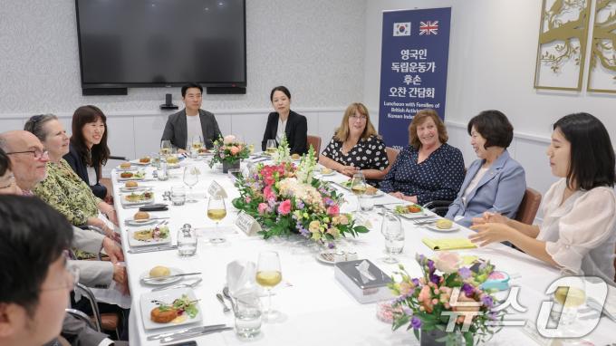 [사진] 강정애 장관, 영국인 독립운동가 후손 만나 간담회