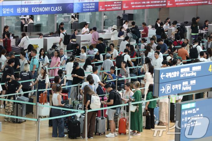 [뉴스1 PICK]폭염에 바다·계곡으로···‘피서인파 절정’