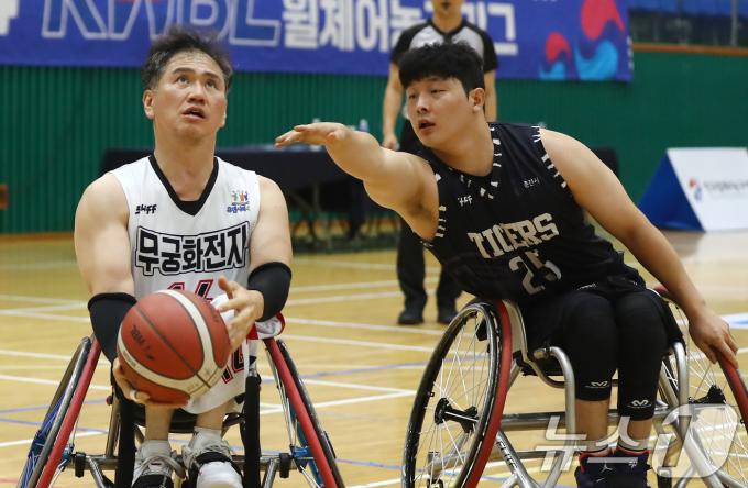 [사진] 한민수의 슛