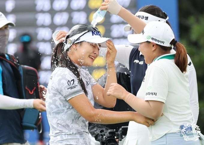 [사진] 윤이나, 3번의 준우승 끝에 복귀 후 첫 우승