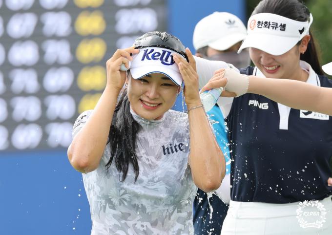 [사진] 윤이나, KLPGA 제주 삼다수 대회서 시즌 첫 승