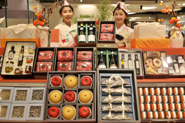 신세계백화점과 현대백화점은 오는 9∼29일, 롯데백화점은 오는 9∼25일 추석 선물세트 예약 판매를 한다. 사진은 롯데백화점 추석 선물세트 이미지 /사진 제공=롯데백화점