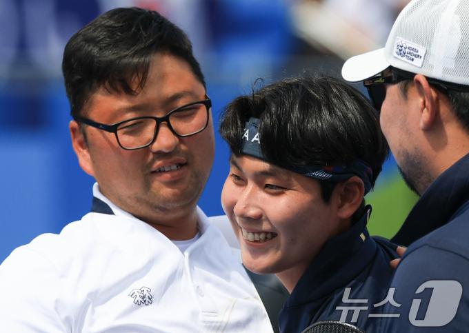 [사진] 김우진 축하하는 이우석