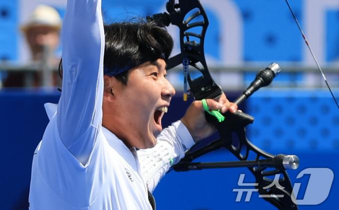[사진] 기뻐하는 이우석