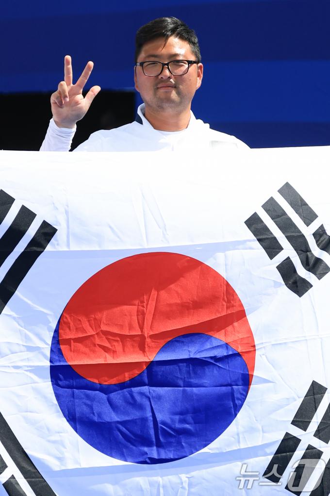 [사진] 김우진 '대회 3관왕 달성'