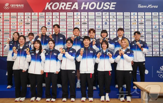 [사진] 기념촬영하는 올림픽 메달리스트들