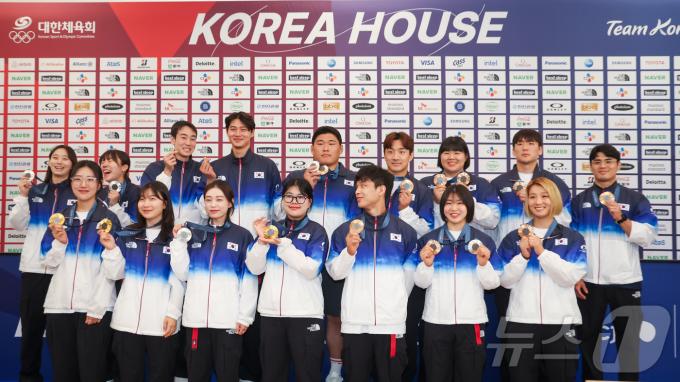[사진] 기념촬영하는 올림픽 메달리스트들
