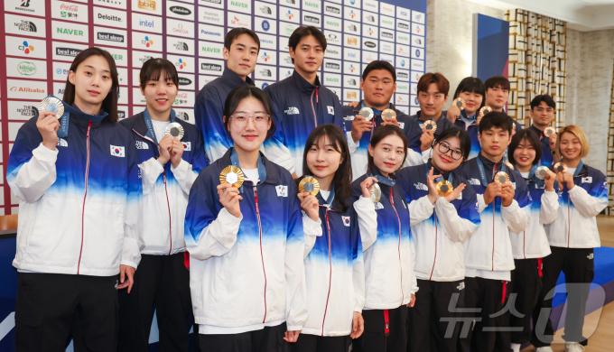 [사진] 기념촬영하는 올림픽 메달리스트들