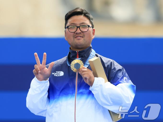 [사진] 김우진 '금메달의 기쁨'