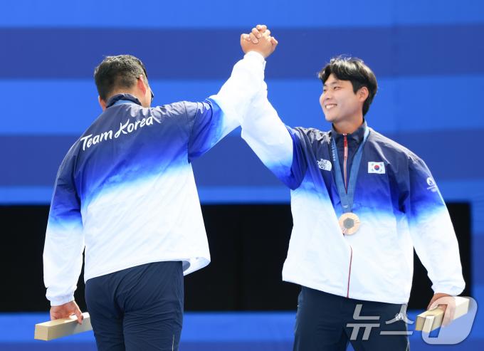 [사진] 김우진·이우석 '함께 만들어 낸 결과'