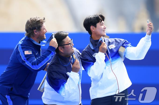 [사진] 김우진·이우석 '빅토리 셀피'