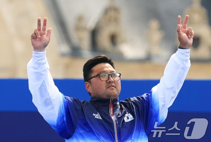 [사진] 김우진 '가장 높은 곳에서'