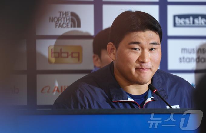 [사진] 기자회견하는 유도 김민종