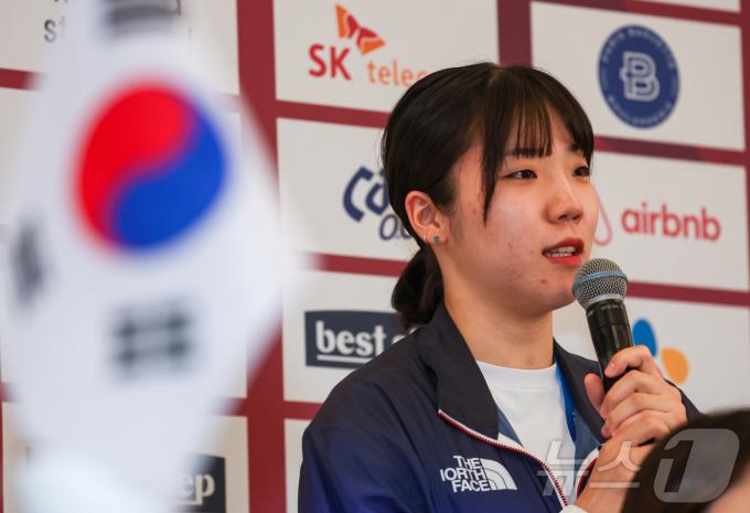 [사진] 기자회견하는 전하영