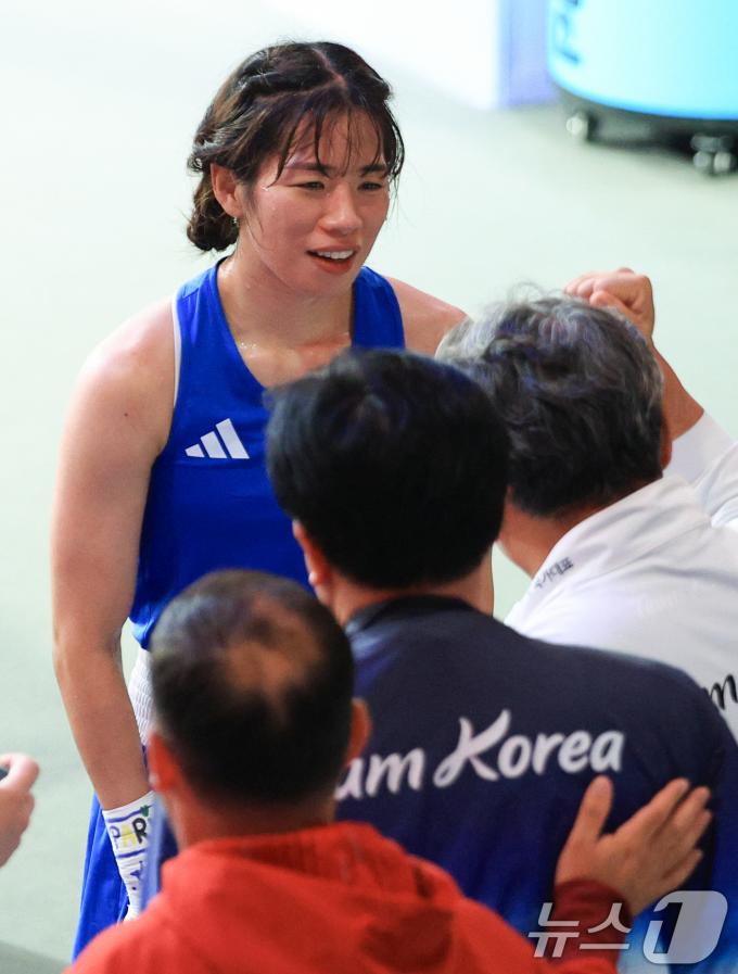 [사진] 이기흥 회장 격려 받는 임애지