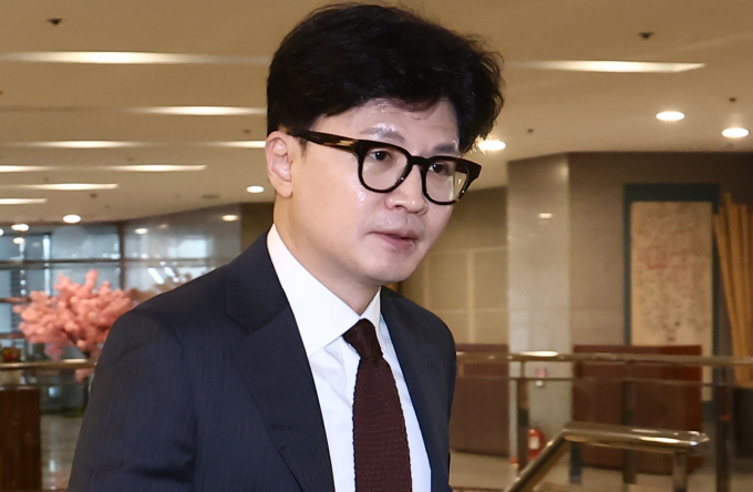한동훈 국민의힘 대표가 후직 당직 인선을 마무리에 박차를 가하고 있다. 사진은 한 대표가 지난 2일 서울 여의도의 한 식당에서 황우여 전 국민의힘 비상대책위원장과 비대위원, 대변인단 등과 오찬을 하기 위해 들어서는 모습. /사진=뉴스1