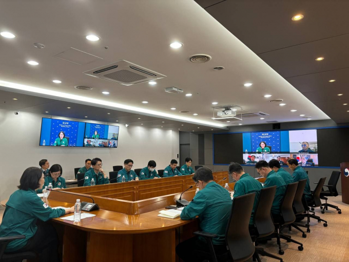 이란이 이스라엘에 군사적 보복을 가할 것이 예상되는 등 중동정세가 불안하자 외교부는 국민들의 빠른 출국을 강력히 권장했다. 사진은 지난 4일 강인선 제2차관 주재로 진행된 재외국민 안전 보호대책 점검을 위한 본부·공관 합동 상황점검회의. /사진=외교부 제공